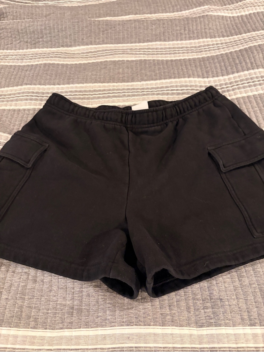 NWOT Aritzia Women's Large Black Cozy line Sweat Fleece Cargo Shorts